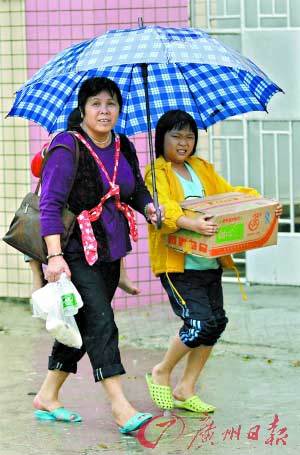 广州一化工厂气体泄漏 4千村民闻刺激气味撤离