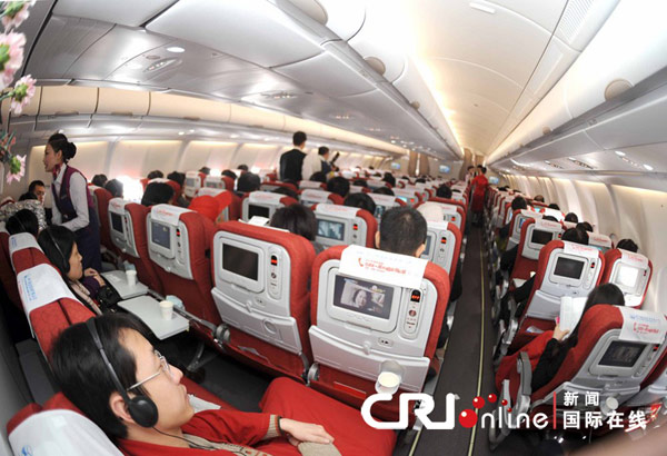 川航新引进空客a330+空姐表演旗袍秀