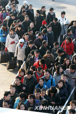 各地迎春运返程高峰 北京将开18对临客