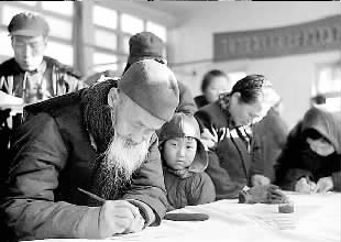 十七大人口政策_迎接十七大代表