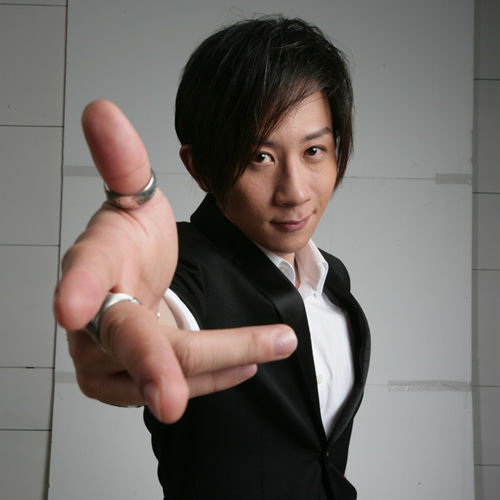 春晚引发青少年魔术热 模仿刘谦变魔术误吞硬