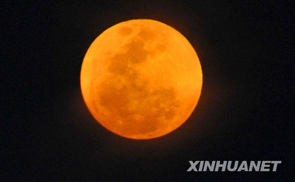 今年元宵月35年来最大最圆