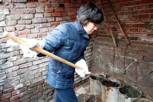大学生掏粪工济南上岗 经严格考核脱颖而出（图）