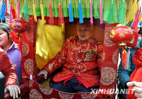 携手八十载 终圆婚礼梦