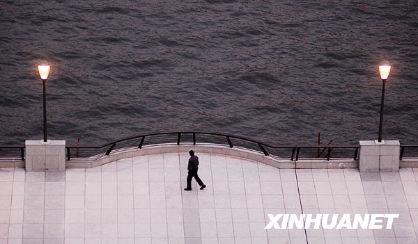 上海新外滩试灯