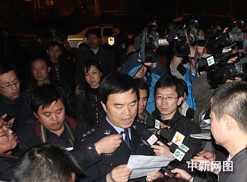 兰州警方与枪杀特警歹徒交火并将其击毙(组图