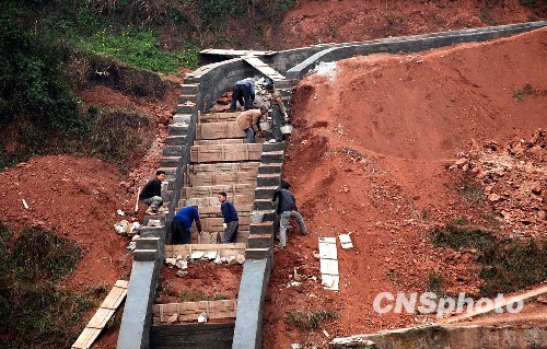 中国超九千万亩耕地受旱 面临南北同时抗旱局面