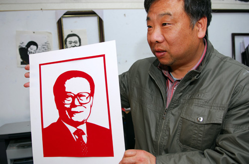 河南民间艺人创作四代领导人肖像喜迎上海世博
