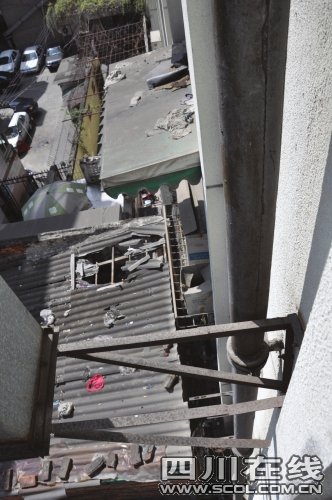 成都某商务酒店发生惨剧 4小时内2男1女坠楼（图）