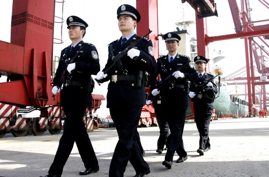 上海边检部门将在世博会期间配枪执勤(组图)