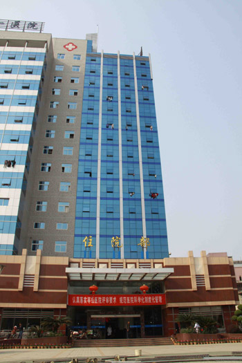 独家报道:记者探访南平被砍学生救治医院(组图)