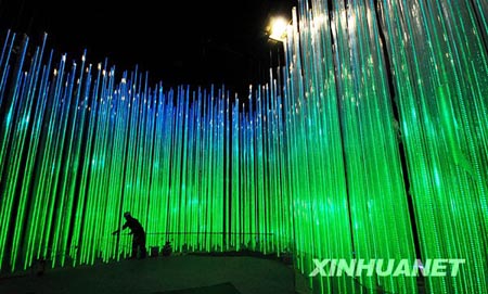 世博中国馆内部展区进行调试