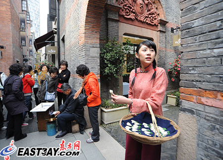 石库门文化周展现老上海情调 花样美女旗袍秀助兴