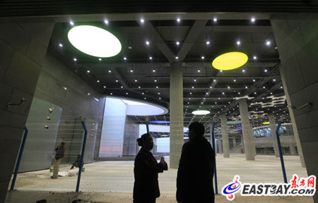 下了地铁就能看世博 8号线耀华路站直通阳光谷
