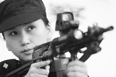 美女狙击手弹无虚发 将赴上海增援世博安保