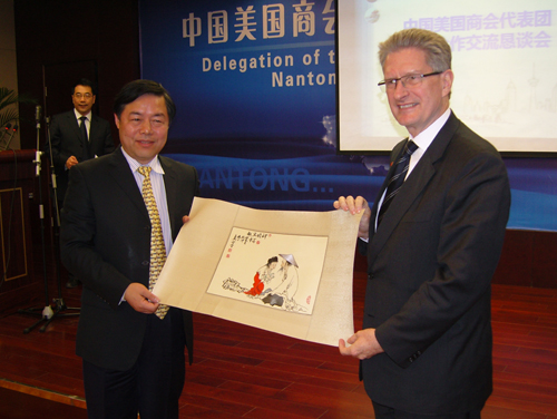中国美国商会代表团孟克文一行到南通考察访问