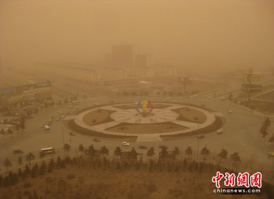 北方出现大风扬沙[组图]