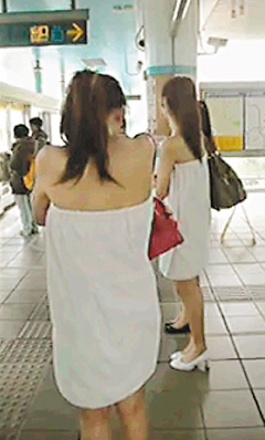 台湾3美女裹浴巾搭乘地铁