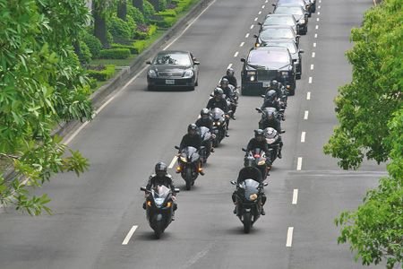 台湾黑道教父出殡 丧礼谢绝青少年参加(图)