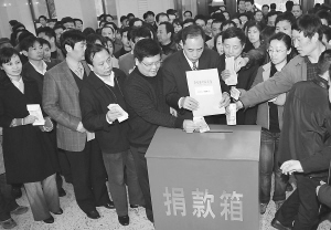 江苏省各界人士深切哀悼玉树地震遇难同胞