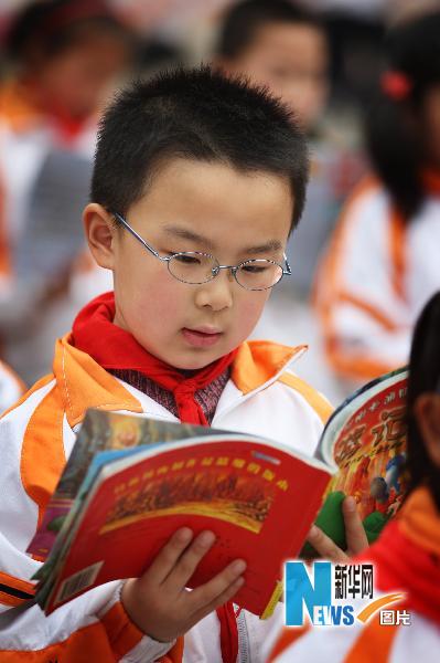 诵读经典迎“世界读书日”