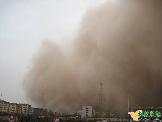 甘肃敦煌等地出现沙尘暴 局地能见度接近0米