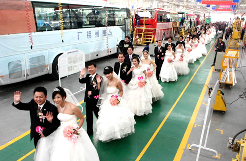 集体婚礼庆佳节