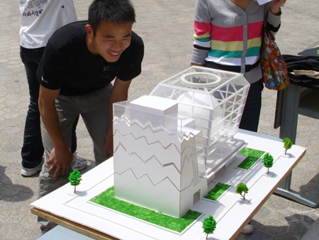 河南大学举办世博会模型展