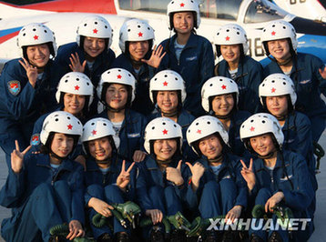 探秘中国首批女航天员:为何从已婚飞行员中选