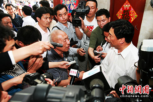 河南商丘市委慰问赵作海并向其致歉（图）