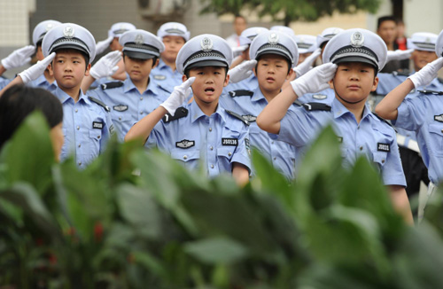 河南首支少年交警大队在郑州成立