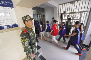 南京转移千名在押人员 直升机空中警戒(图)