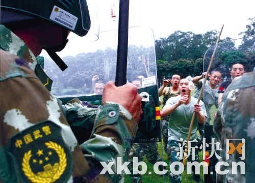 广州武警特战队配发反恐仪器备战亚运安保
