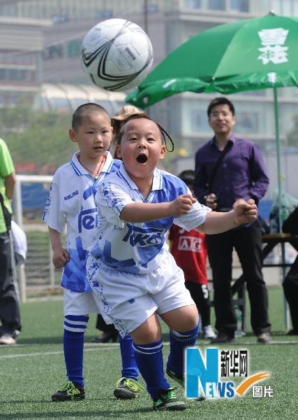 快乐运动迎“六一”(组图)
