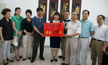 信阳民企为重病女孩捐款 彰显民企社会良知