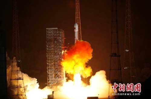 中国在西昌成功发射第四颗北斗导航卫星(组图)