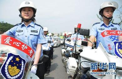 “爱心护考车”亮相芜湖街头