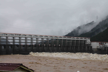 南平再遭强雨 多条高速路中断