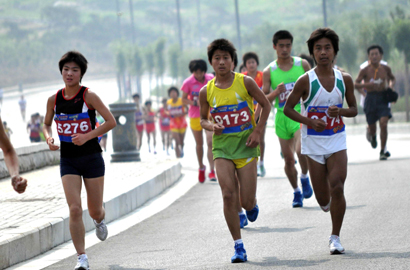 2010“泰山冠军”中国泰山登山系列大奖赛季赛顺利举行