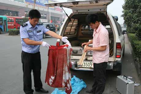 巩义警方神勇出击擒凶顽 副局长血洒街头赢民赞