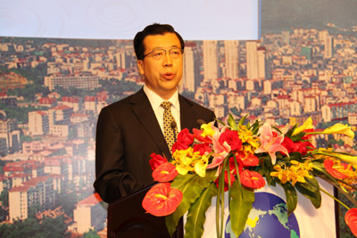 烟台市委副书记,市长张江汀在2010烟台市跨国公司战略合作恳谈会上