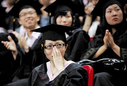内地高校毕业礼频现根叔式演讲 官话渐少(图)