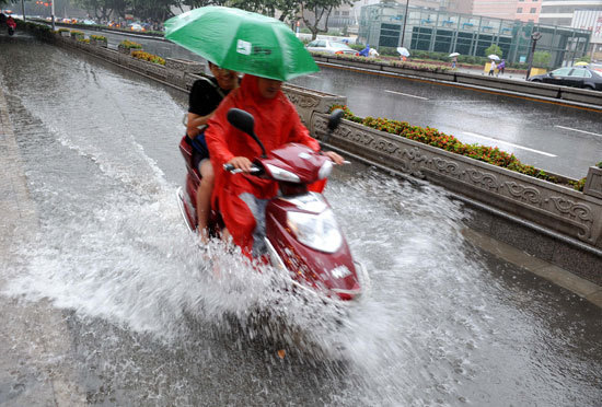 江苏出现强降雨