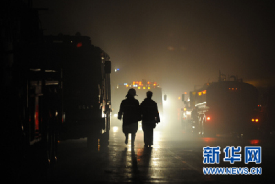 胡锦涛温家宝对大连输油管线爆炸事故作批示
