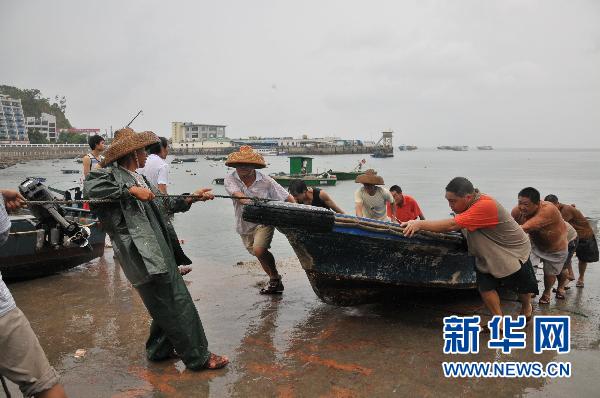 台风“灿都”已在广东吴川登陆 预计今晚进入广西