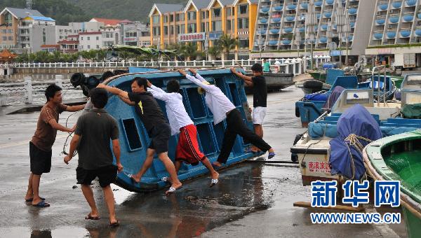 台风“灿都”已在广东吴川登陆 预计今晚进入广西