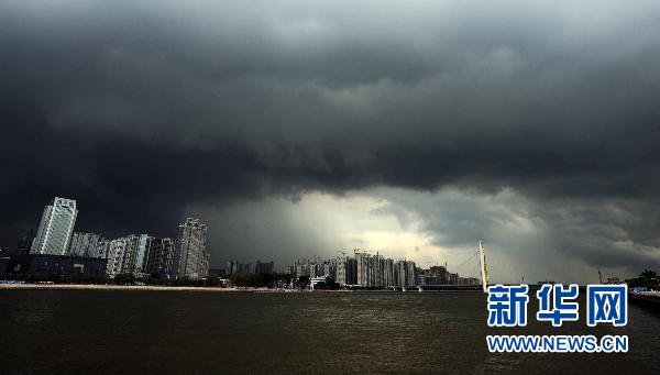 台风“灿都”已在广东吴川登陆 预计今晚进入广西