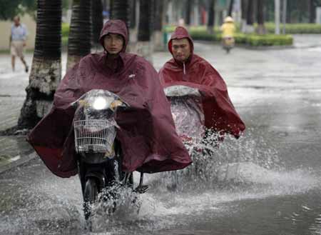 台风“灿都”给海南省带来连续降雨