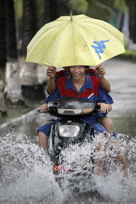 台风“灿都”给海南省带来连续降雨
