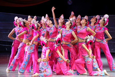 2010海峡两岸青少年舞蹈交流展演在青岛举行